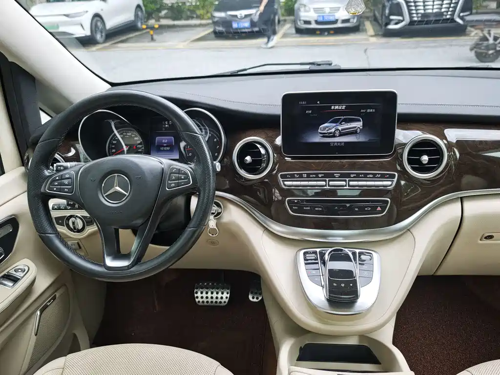 Mercedes-Benz V-Class — миниатюра 11