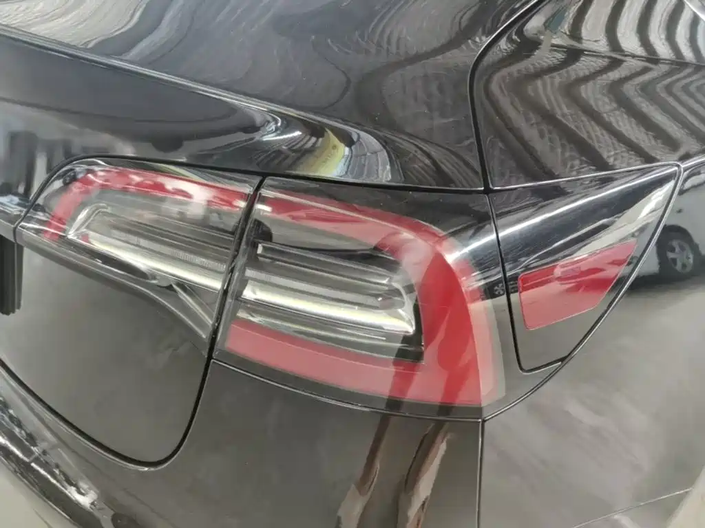 Tesla Model 3 — миниатюра 24