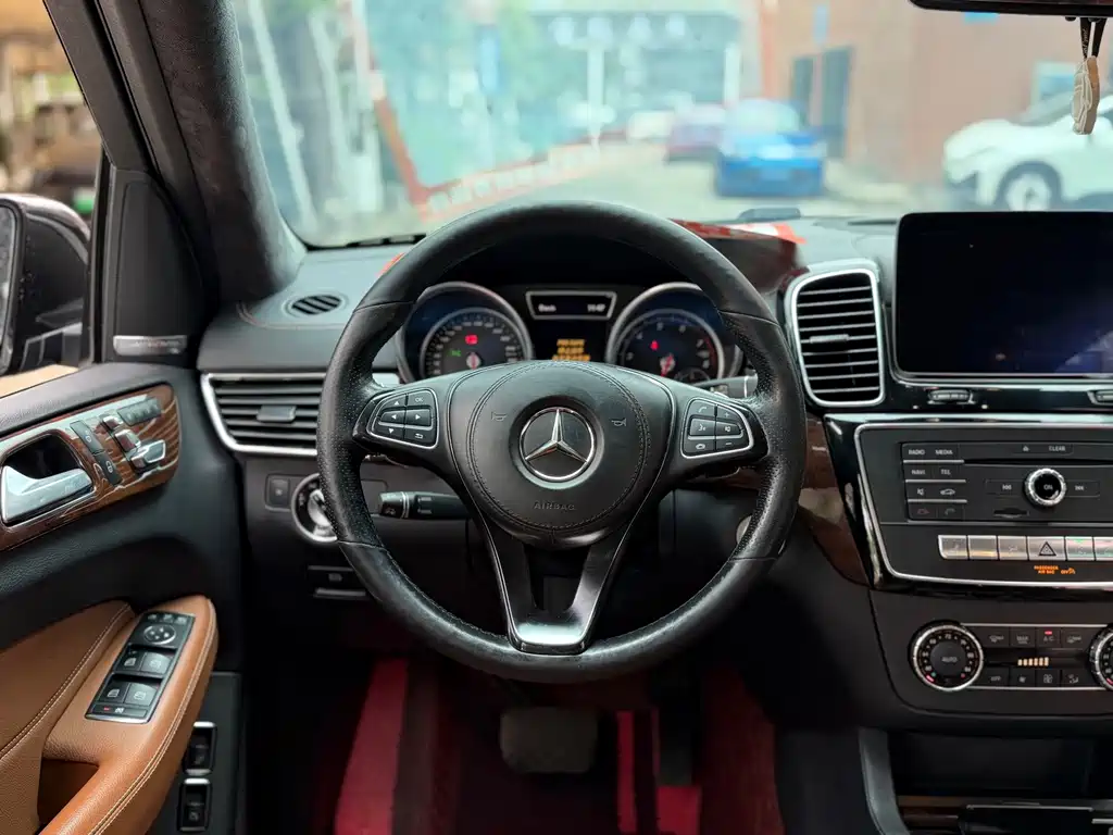 Mercedes-Benz GLS — миниатюра 8