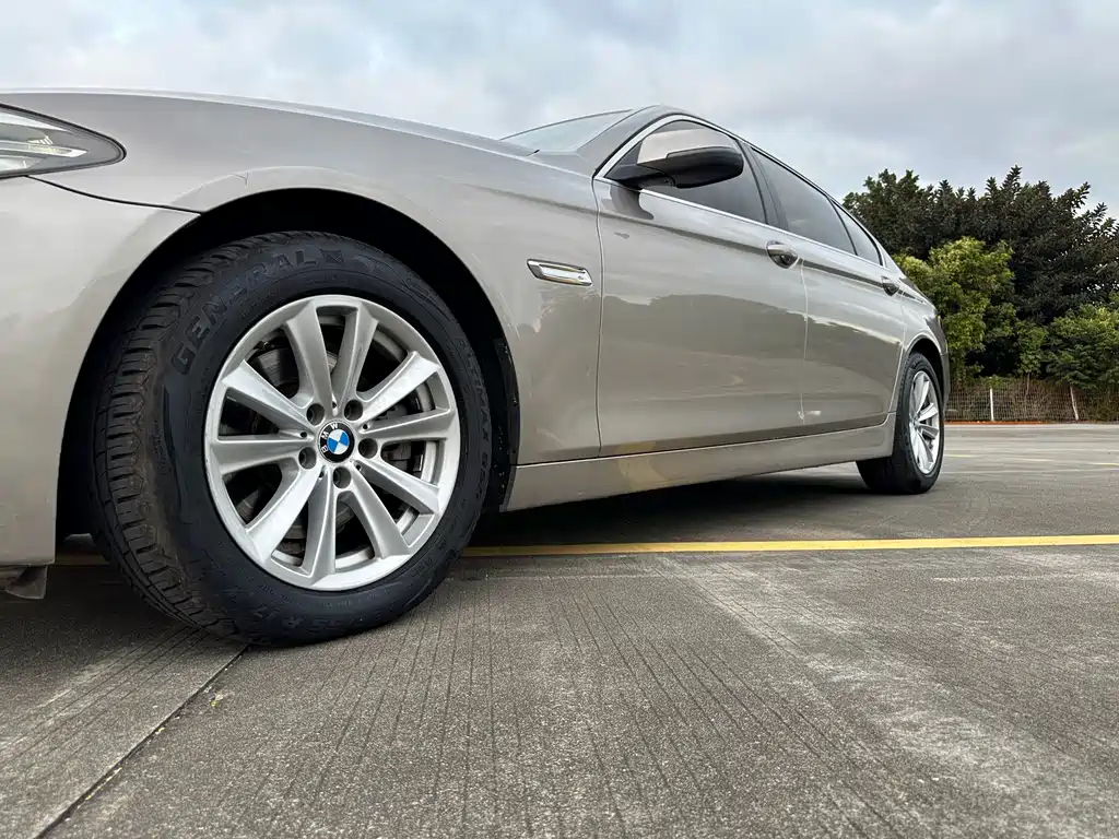 BMW 5 Series — миниатюра 17