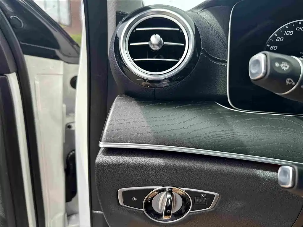 Mercedes-Benz E-Class — миниатюра 16