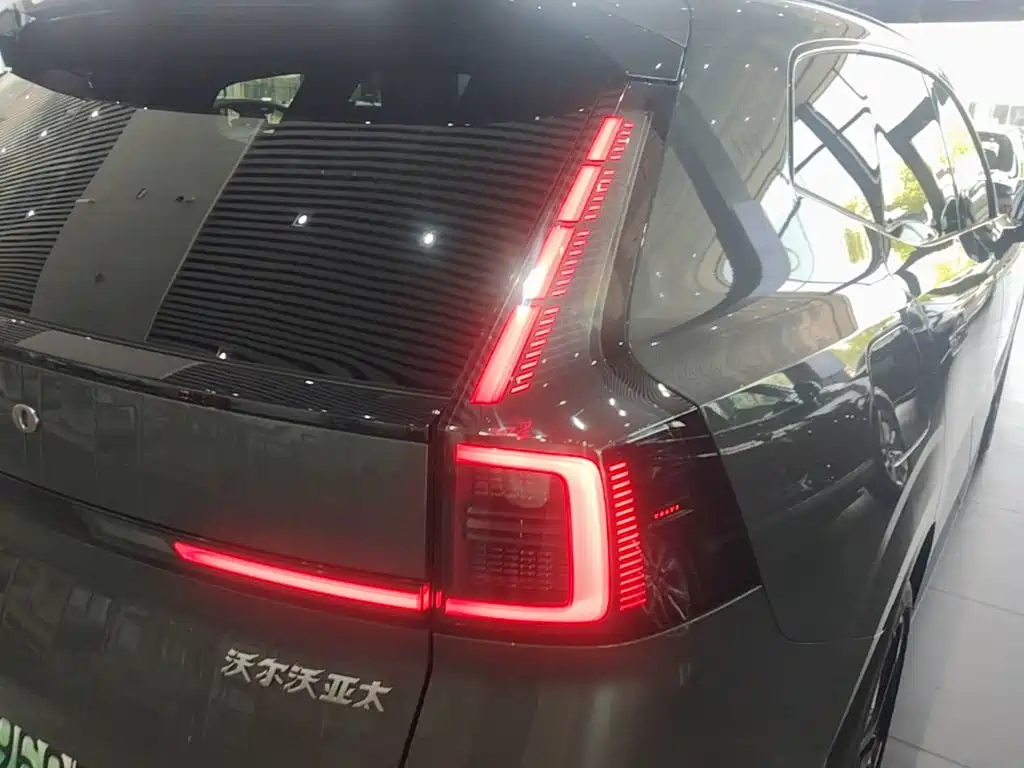 Volvo XC70 PHEV — миниатюра 8