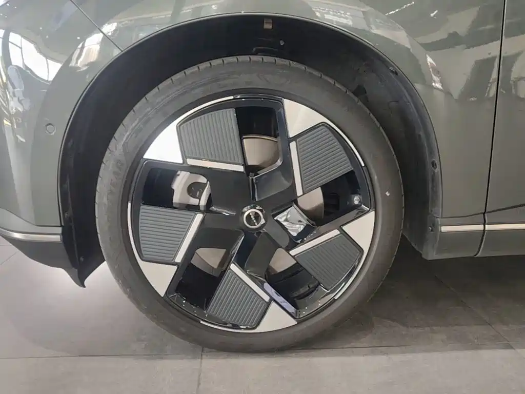 Volvo XC70 PHEV — миниатюра 23