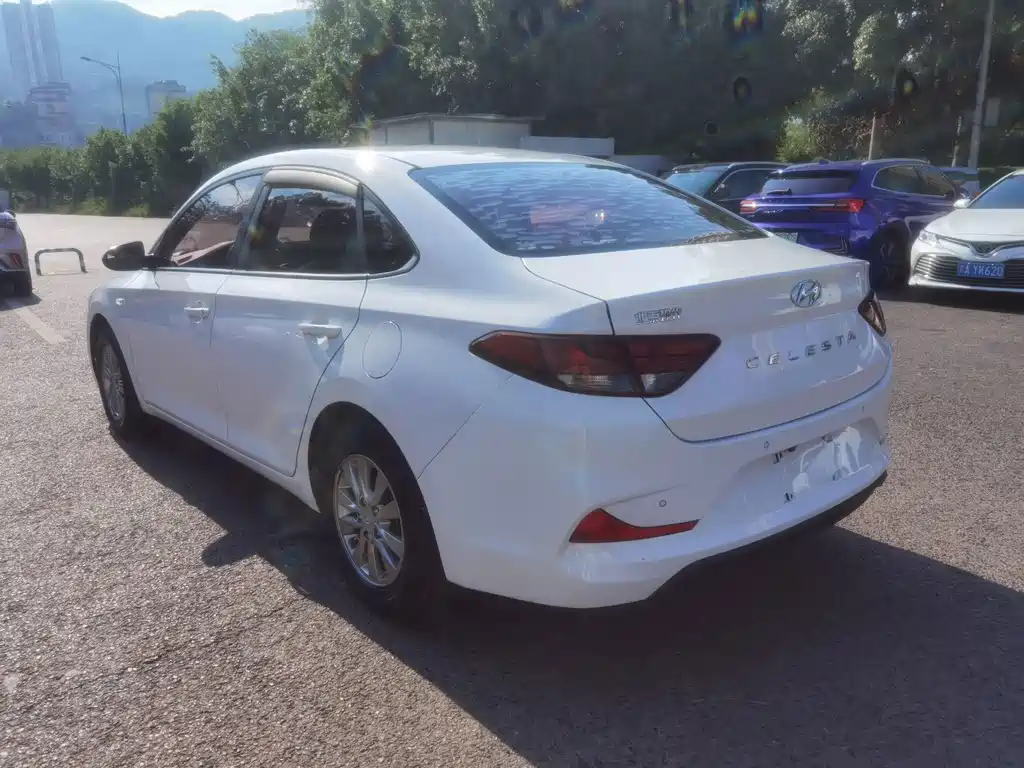 Hyundai Elantra — миниатюра 6