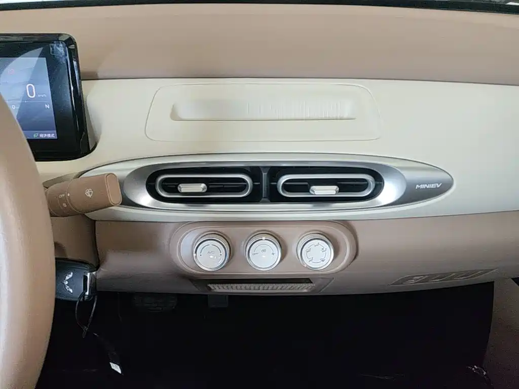 Wuling MINIEV — миниатюра 13