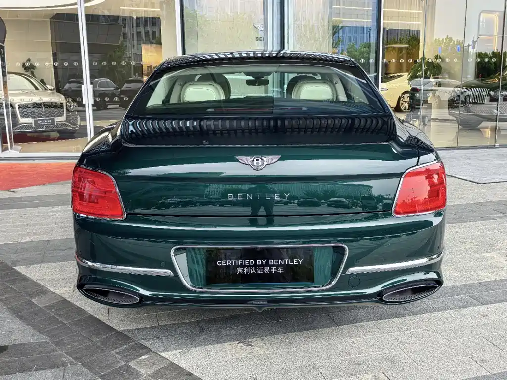 Bentley Flying Spur PHEV — миниатюра 7