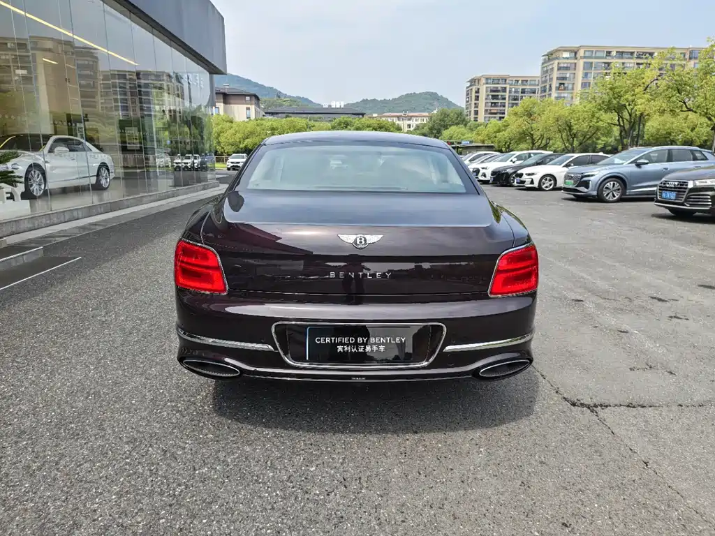 Bentley Flying Spur PHEV — миниатюра 5