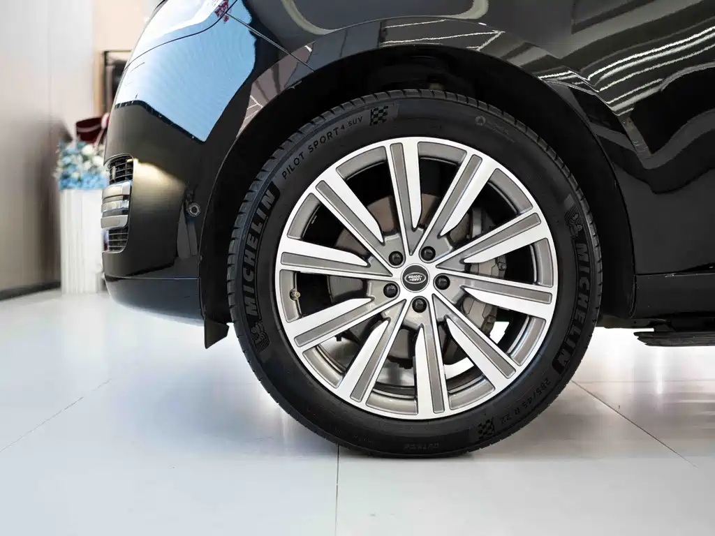 Land Rover Range Rover 2024 3.0 L6 400PS Long Wheelbase