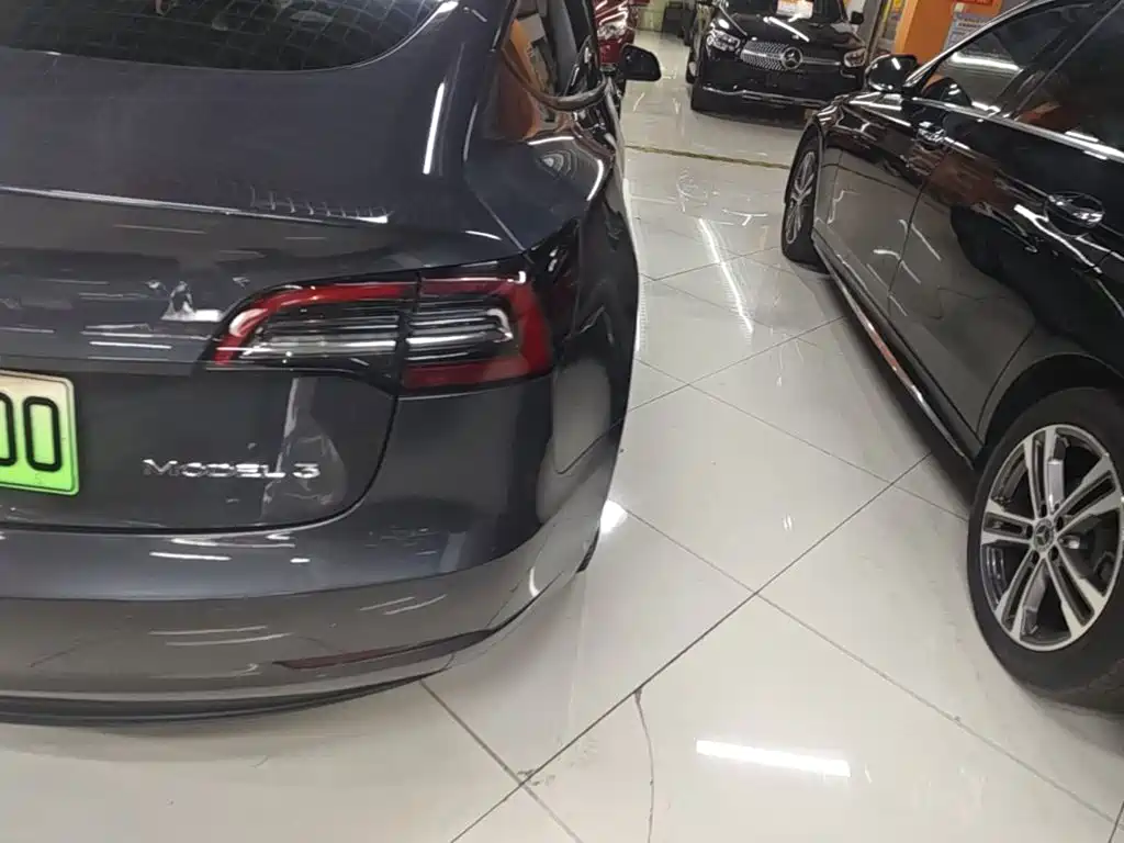 Tesla Model 3 — миниатюра 8