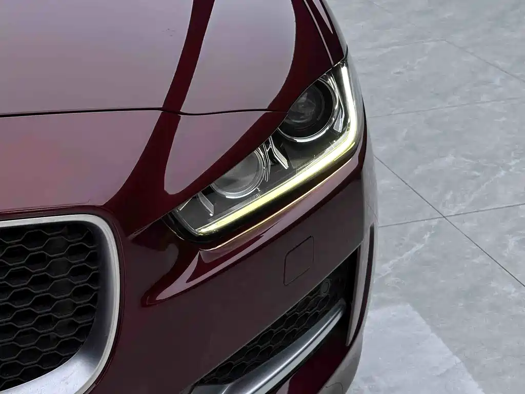 Jaguar XE 2015 2.0T 200PS R-Sport