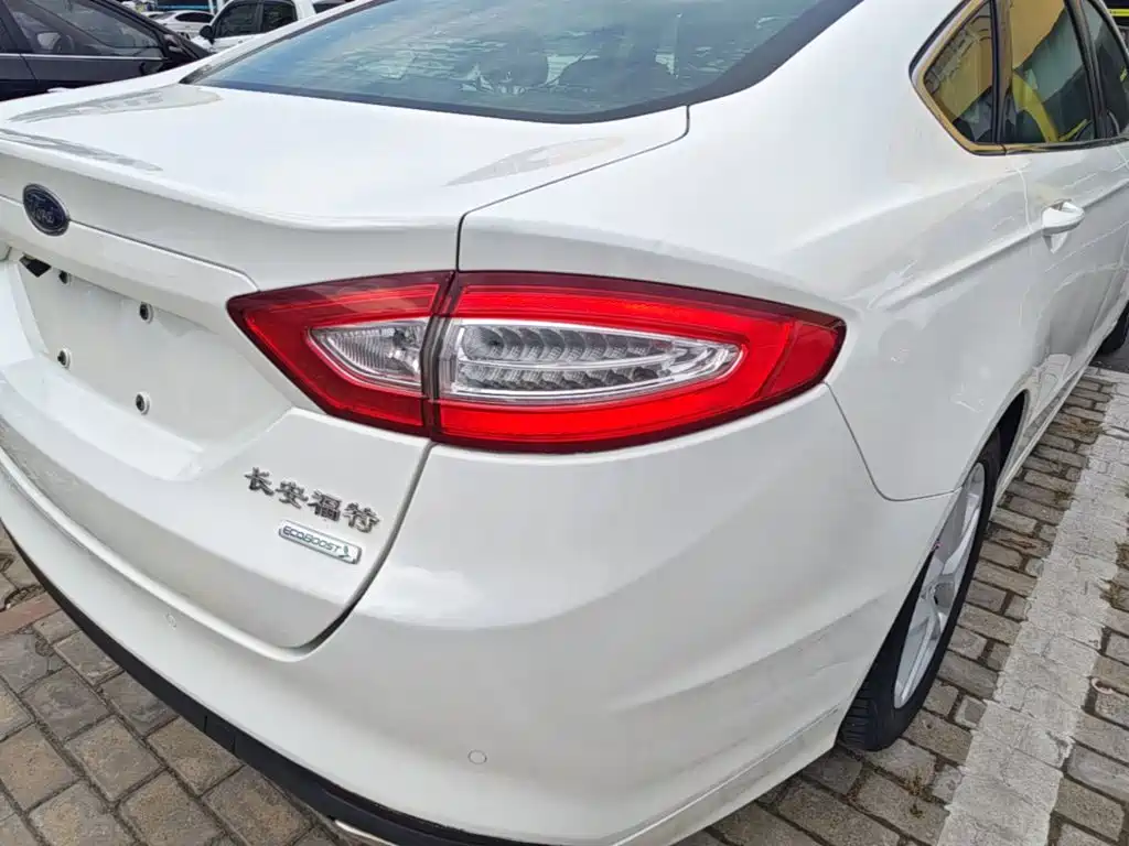Ford Mondeo — миниатюра 8
