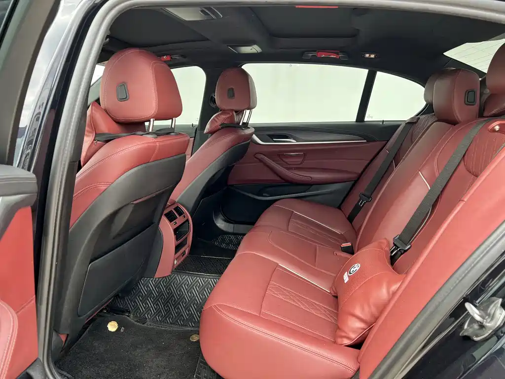 BMW 5 Series — миниатюра 11