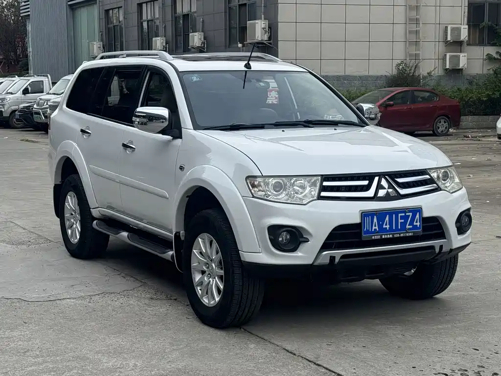 Mitsubishi Pajero Sport — миниатюра 3