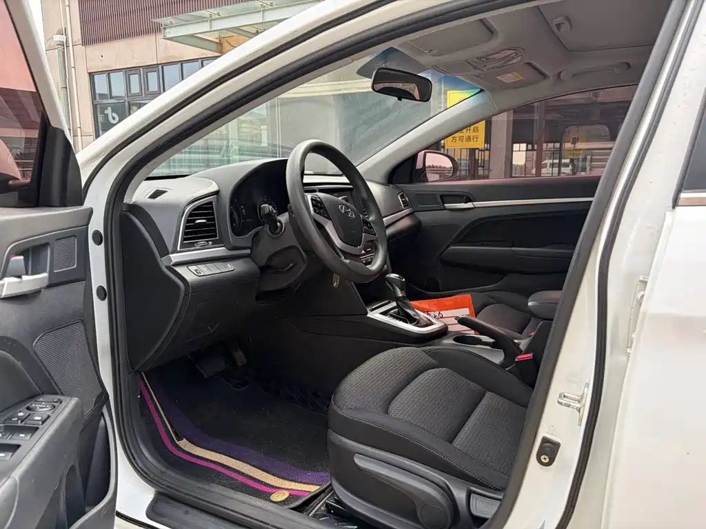 Hyundai Elantra — миниатюра 9