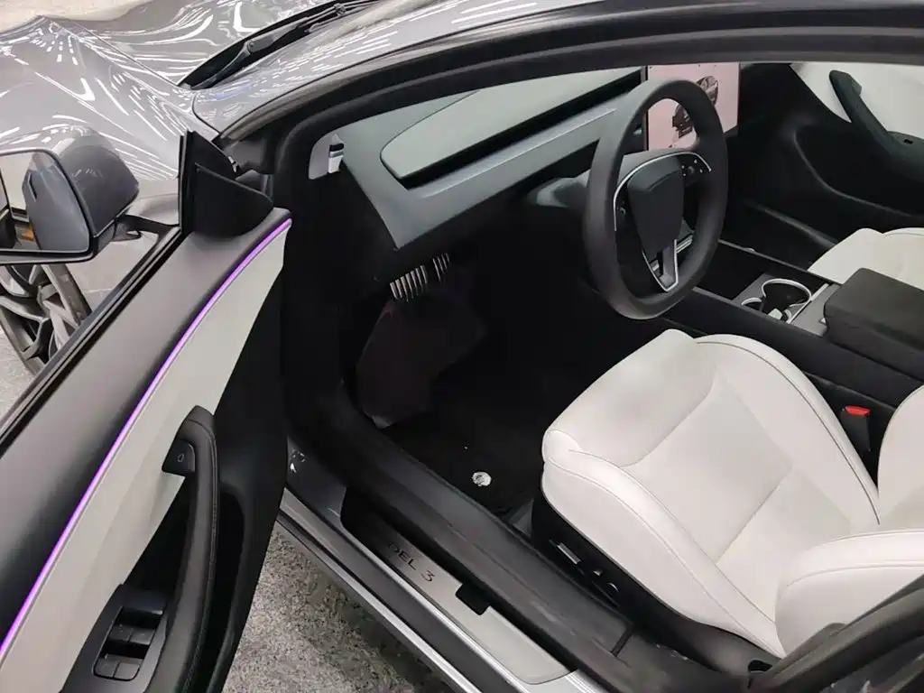 Tesla Model 3 — миниатюра 16