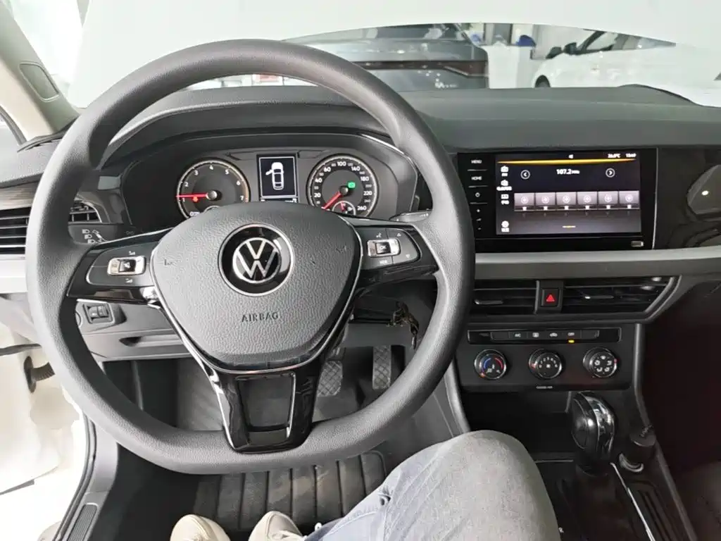 Volkswagen Lavida — миниатюра 10