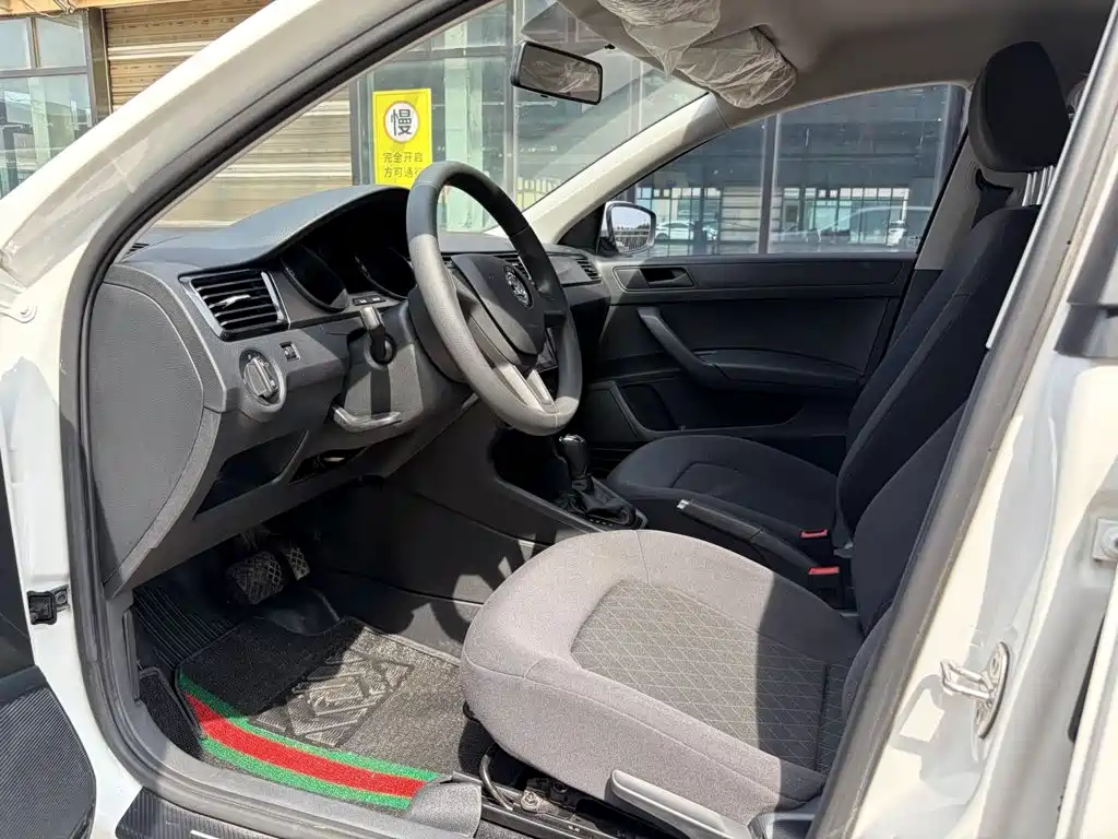 Skoda Rapid — миниатюра 6