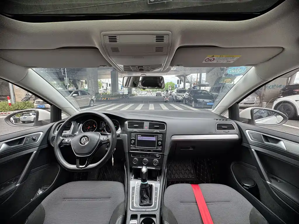 Volkswagen Golf — миниатюра 12