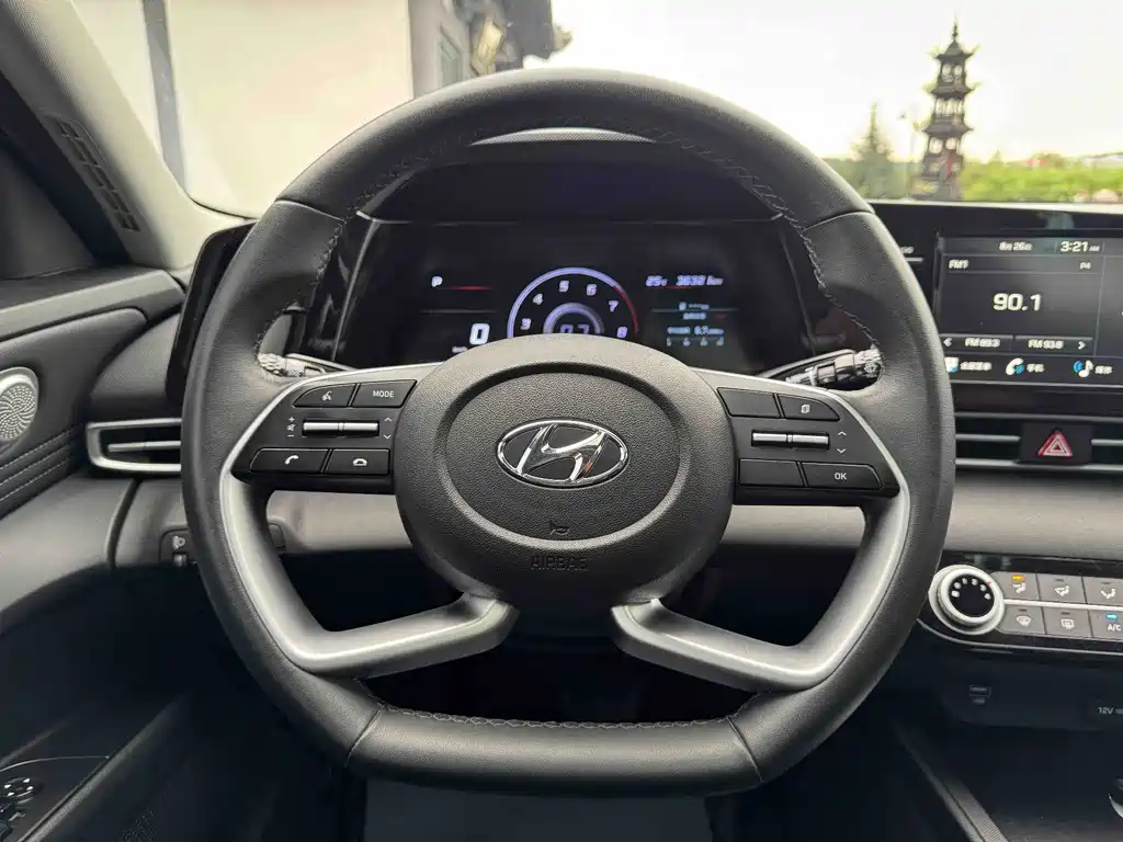 Hyundai Elantra — миниатюра 14