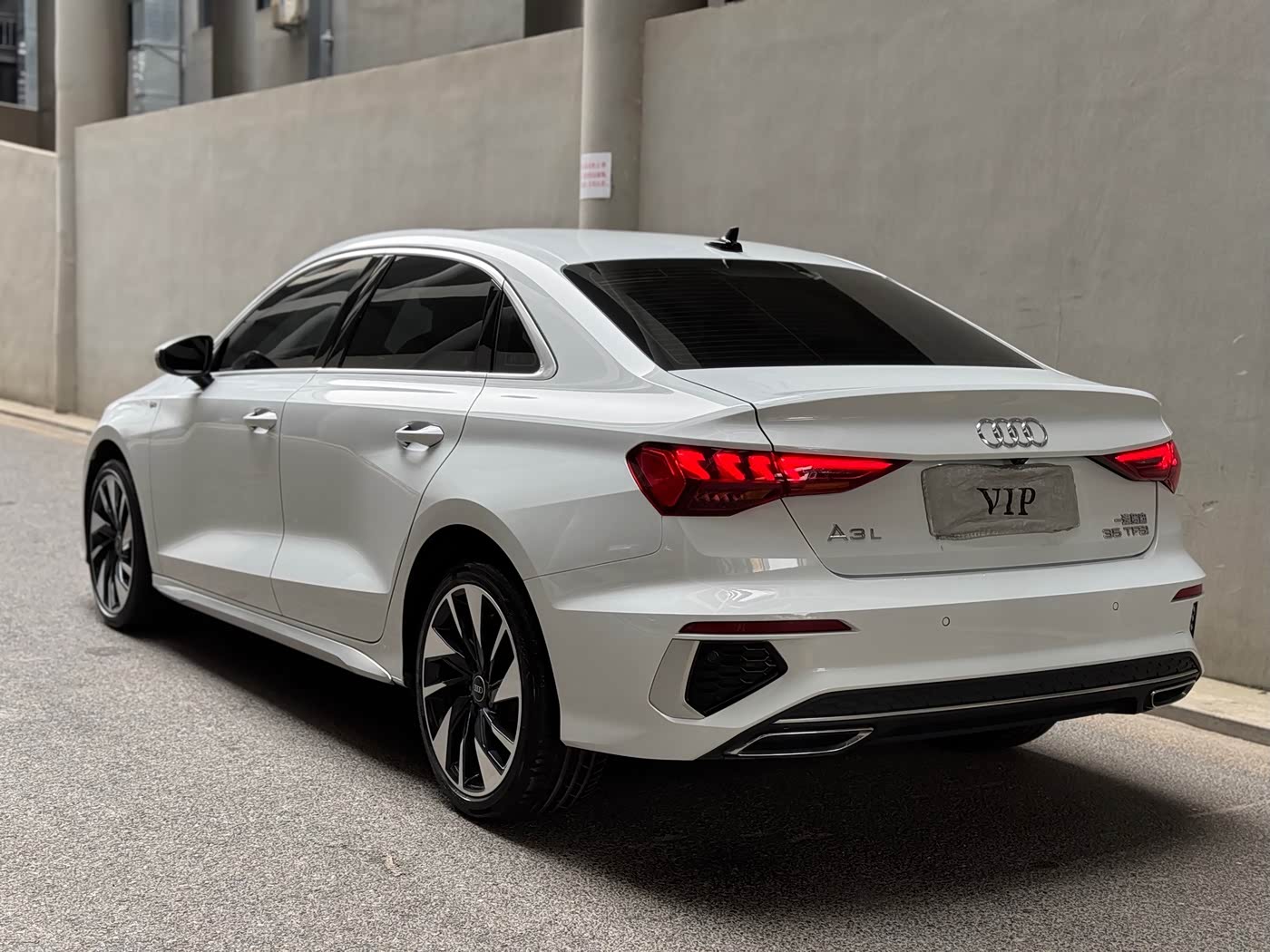 Audi A3 1.4 л 2023 г. Белый, пробег 38200 км