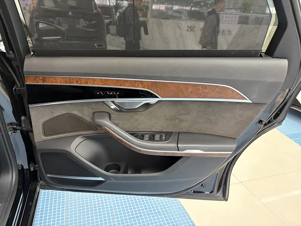 Audi A8 — миниатюра 16