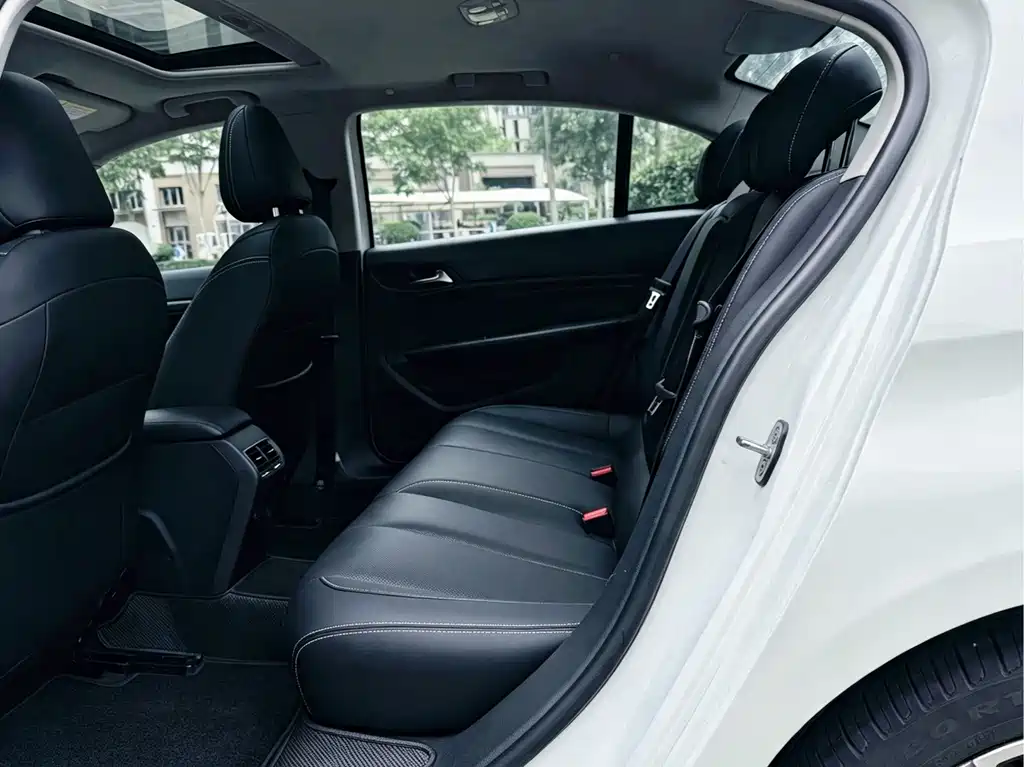 Peugeot 408 — миниатюра 11