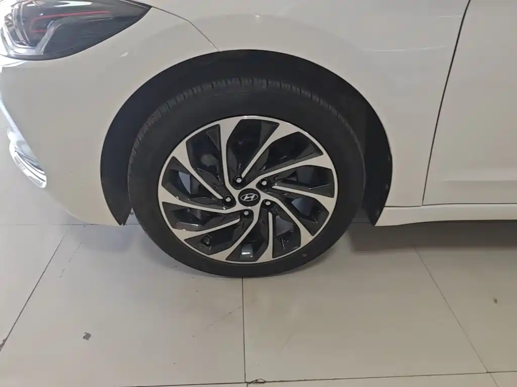 Hyundai Elantra — миниатюра 23