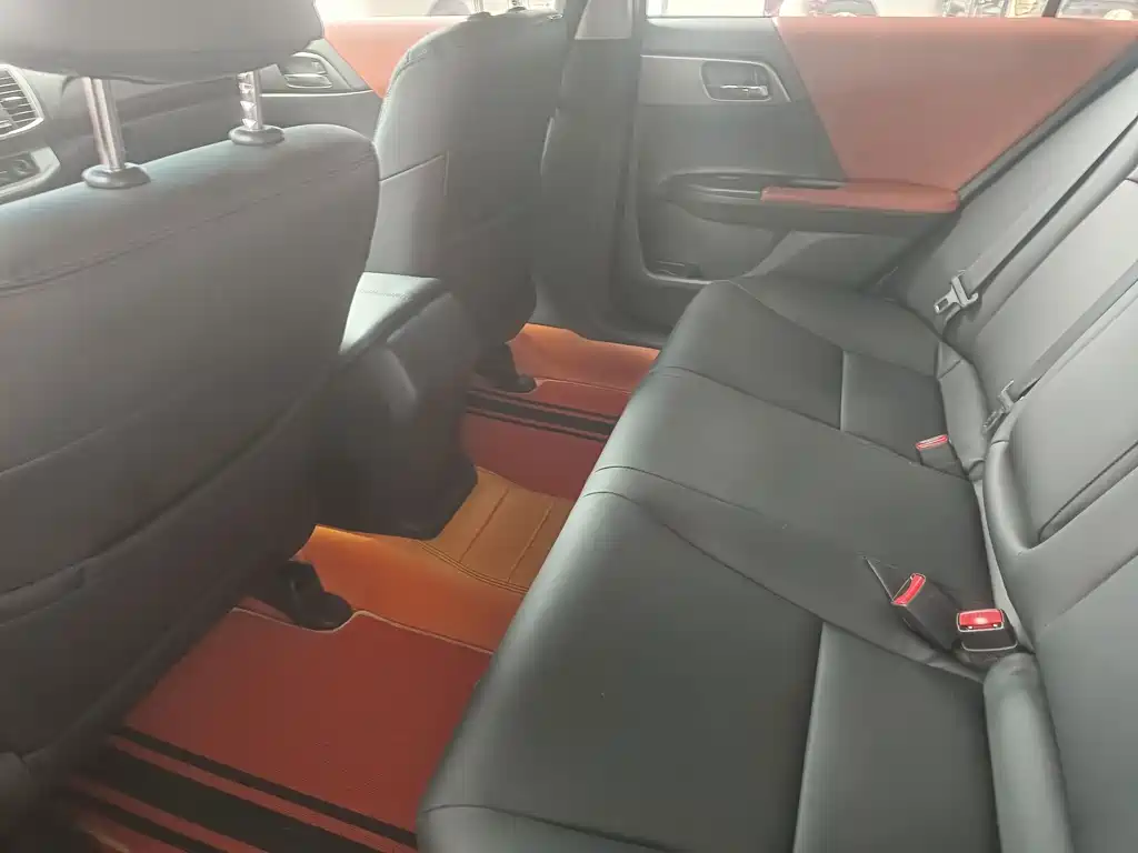 Honda Accord — миниатюра 9