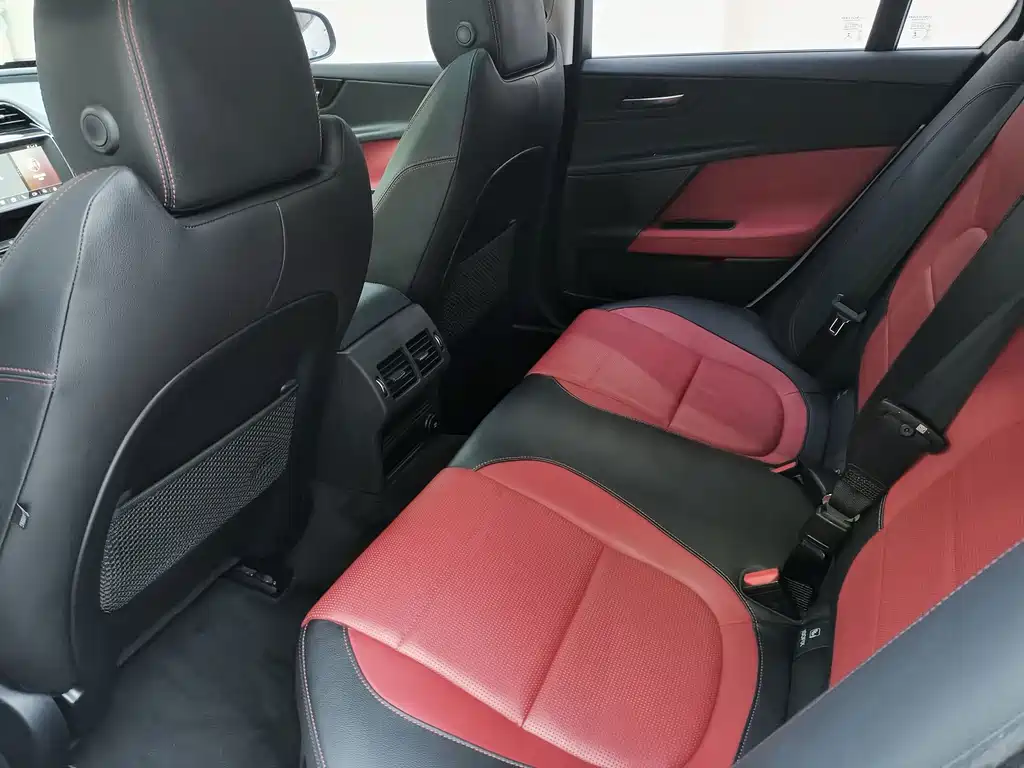 Jaguar XE — миниатюра 5