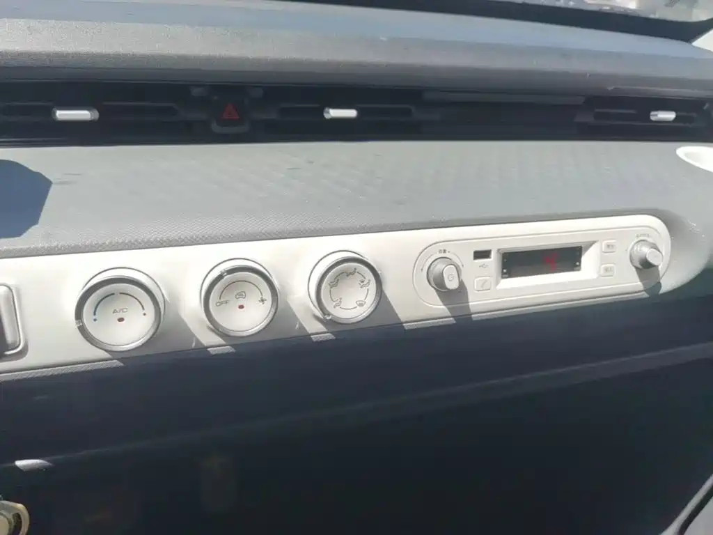 Wuling MINIEV — миниатюра 13