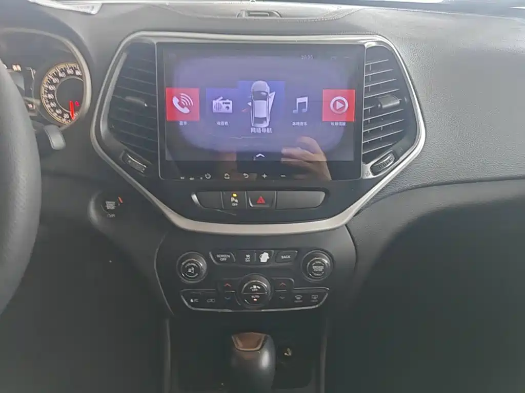 Jeep Cherokee — миниатюра 13