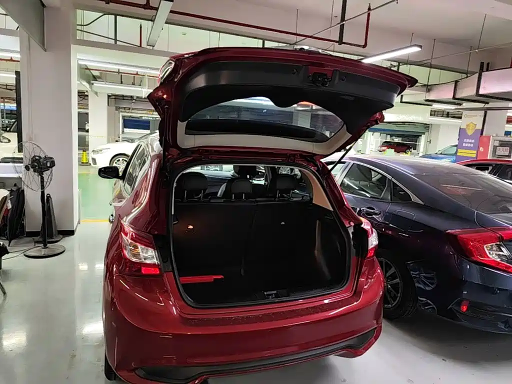 Nissan Tiida — миниатюра 19