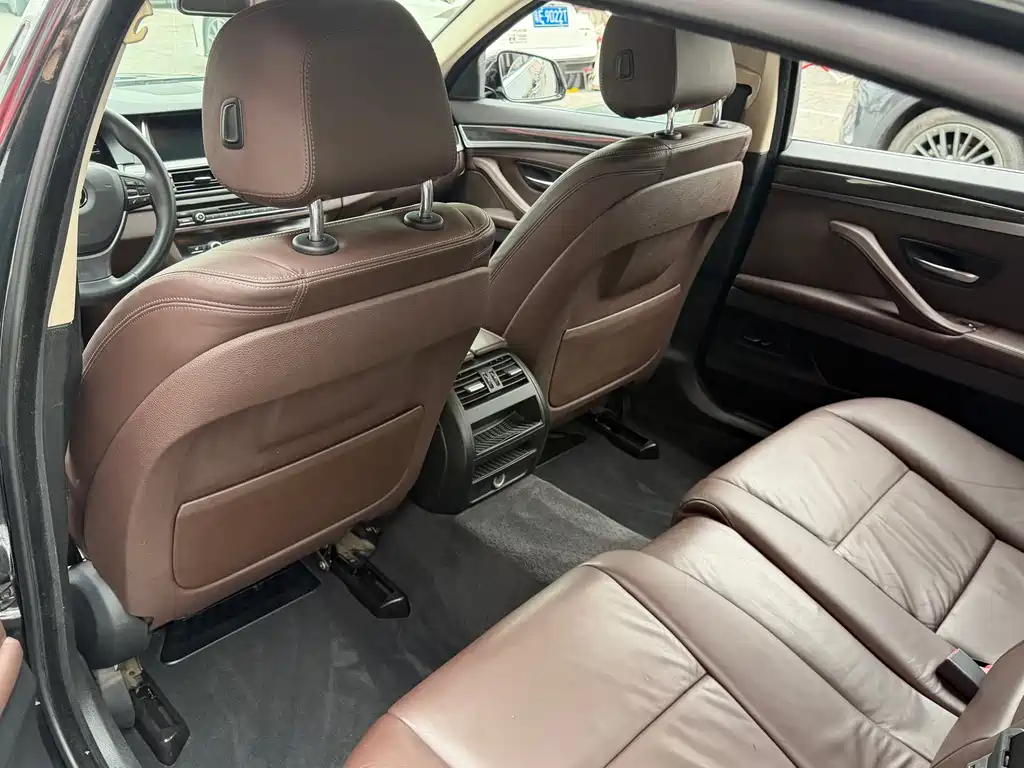 BMW 5 Series — миниатюра 5