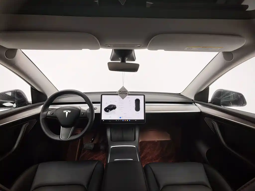 Tesla Model Y — миниатюра 18