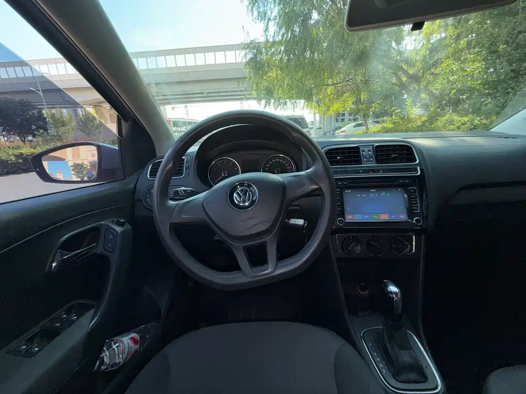 Volkswagen Polo 2014 1.6L AT Comfort