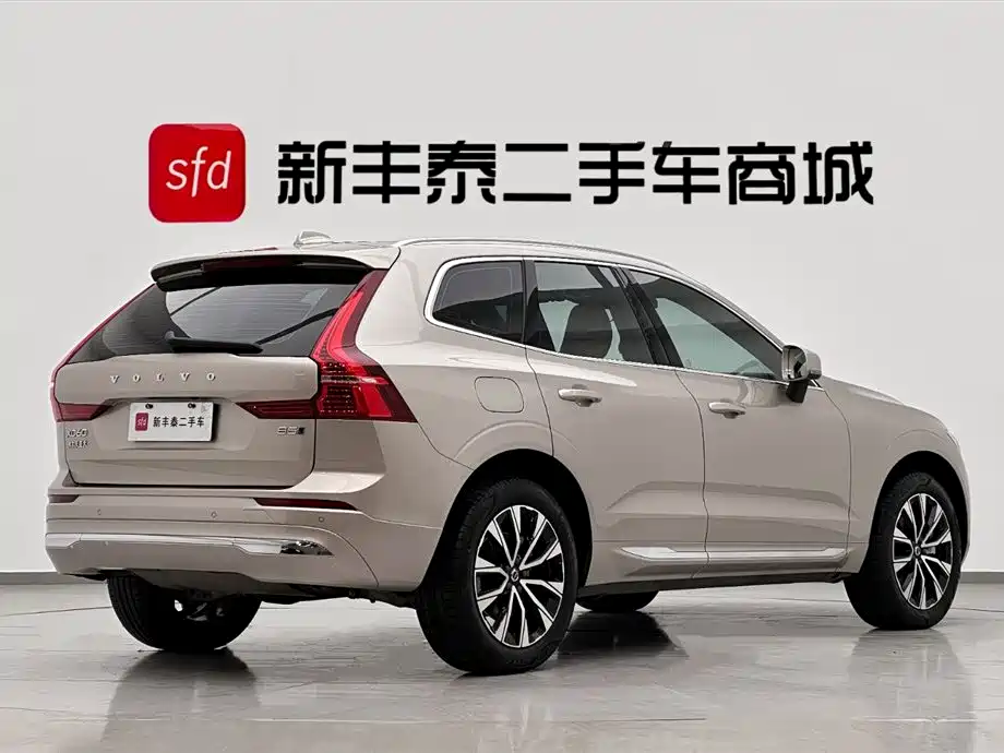 Volvo XC60 2025 B5 Luxury