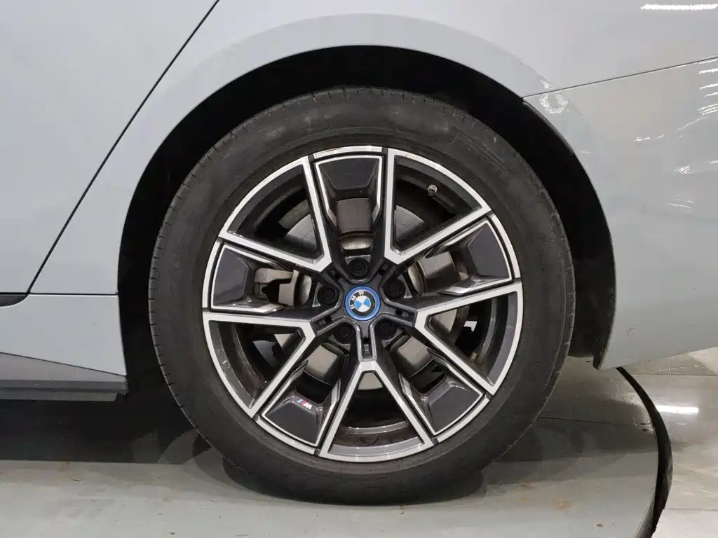 BMW i4 — миниатюра 21