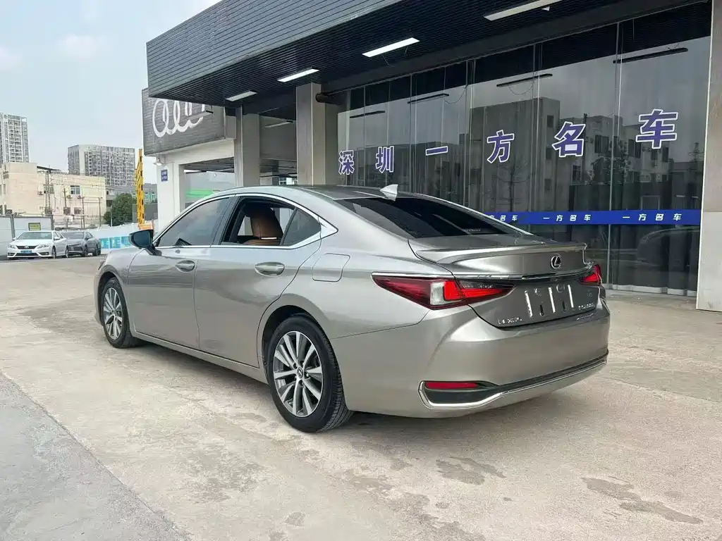 Lexus ES — миниатюра 9