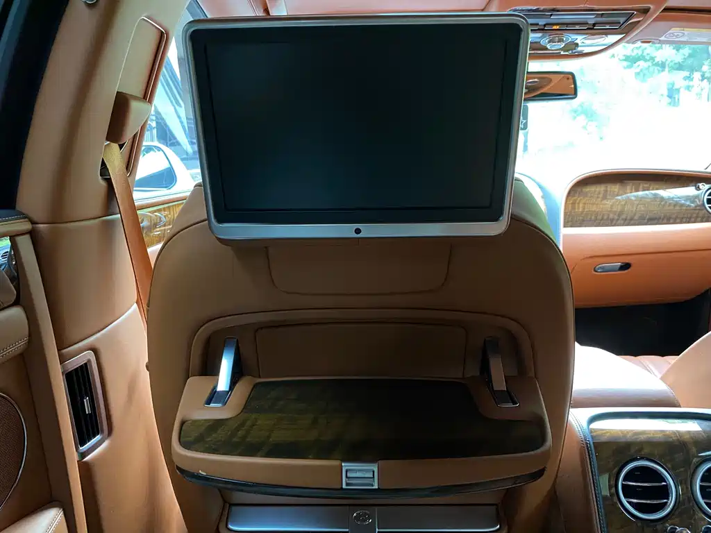 Bentley Flying Spur — миниатюра 11