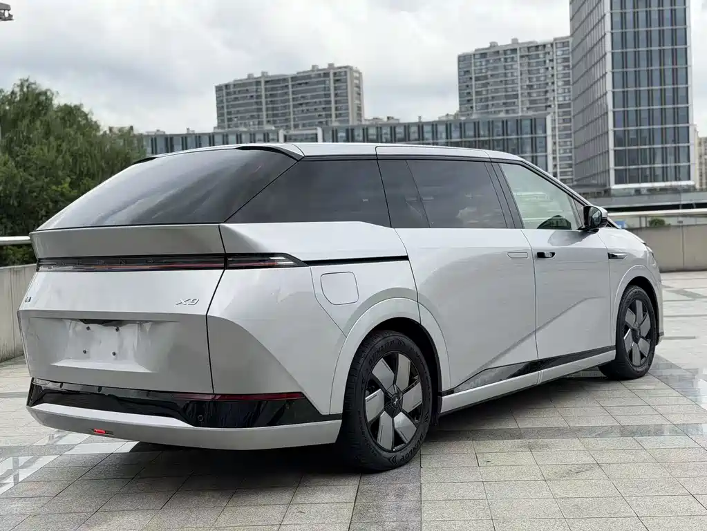 XPeng X9 — миниатюра 5