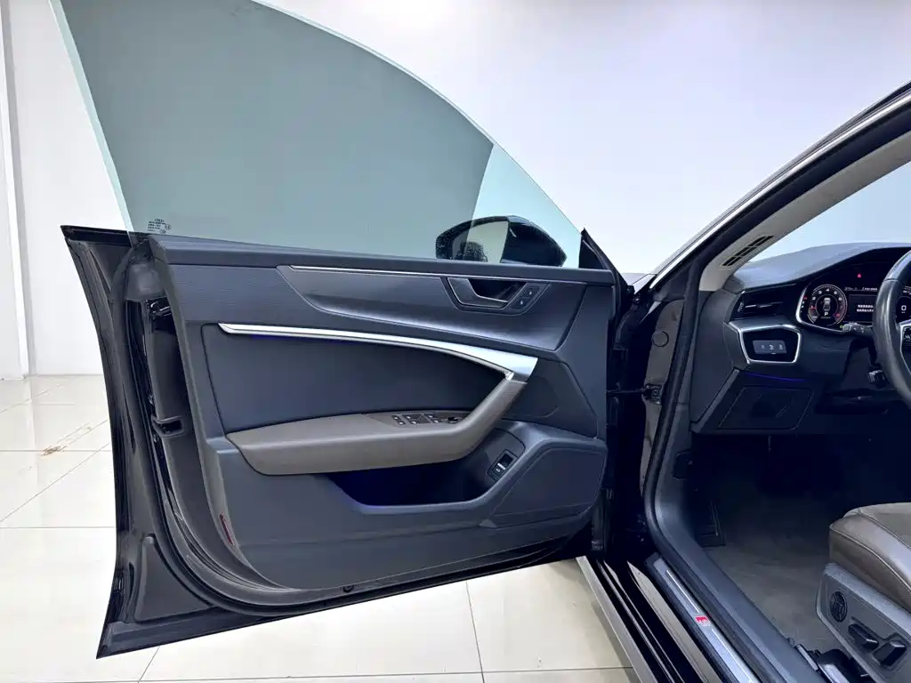 Audi A7L — миниатюра 8