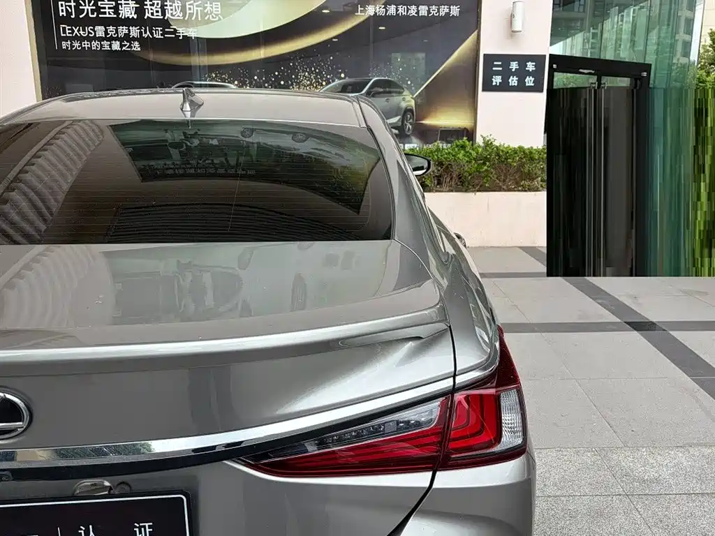 Lexus ES — миниатюра 13