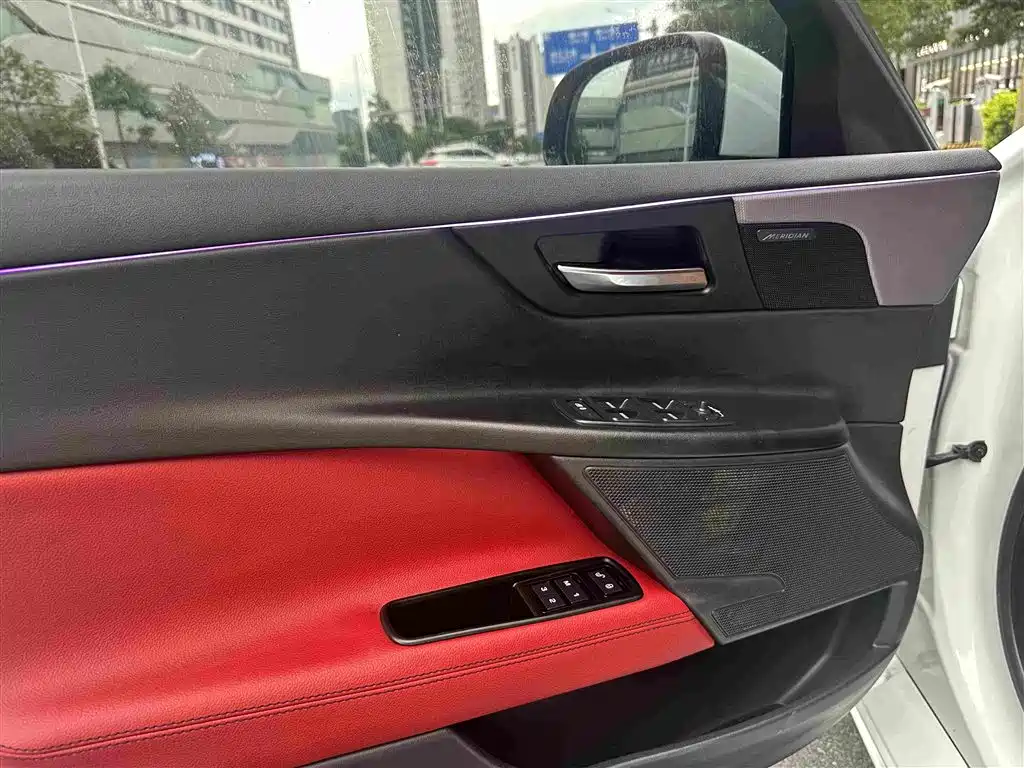 Jaguar XE — миниатюра 17
