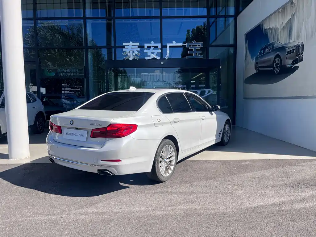 BMW 5 Series — миниатюра 4