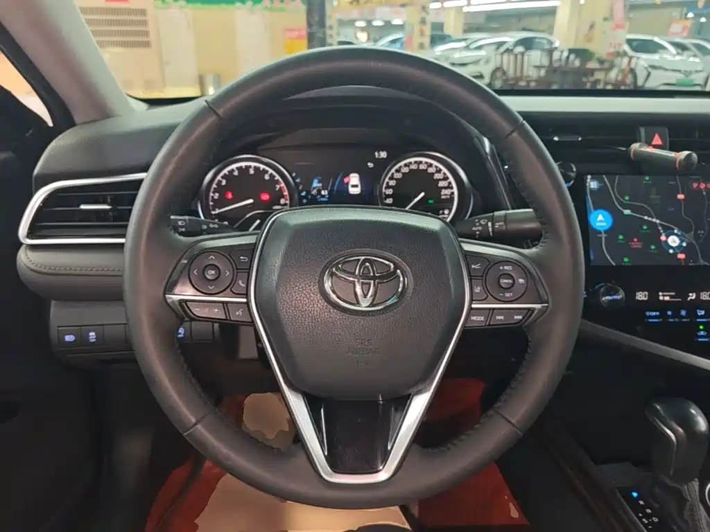 Toyota Camry — миниатюра 11