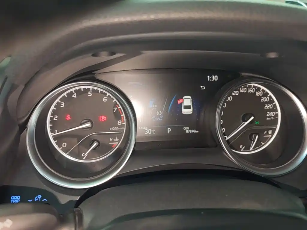 Toyota Camry — миниатюра 12