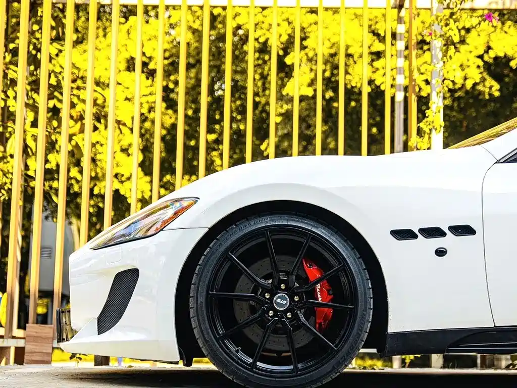Maserati GranTurismo — миниатюра 5