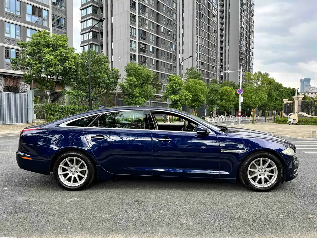 Jaguar XJ — миниатюра 4