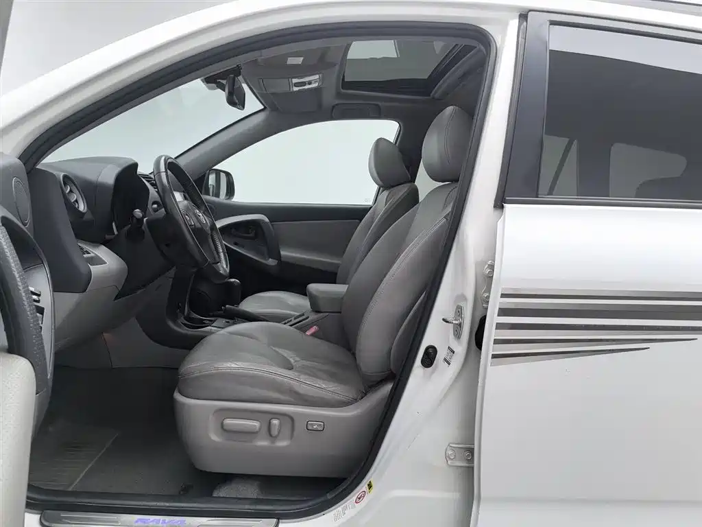 Toyota RAV4 2010 2.0L AT Luxury