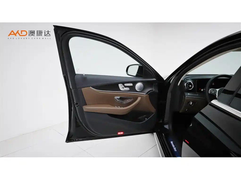 Mercedes-Benz E-Class — миниатюра 10